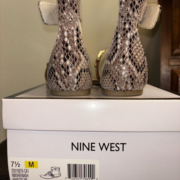 Nine West cognac brown thong sandals; gold hardware; very pretty - Picture 7 of 16